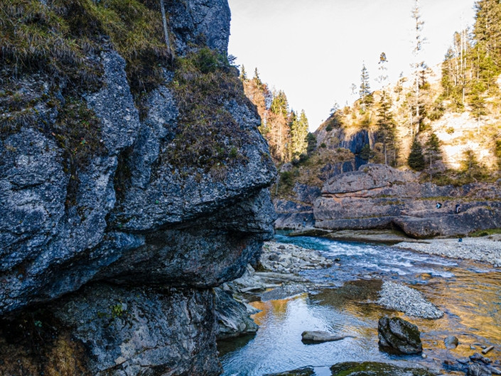 Exkursion Ammerschlucht Scheibum: Felsnase und Kolk in der Ammerschlucht (Drohnenaufnahme)