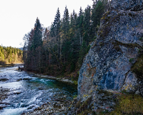 Exkursion Ammerschlucht Scheibum: Konglomeratfelsen am Ammerufer (Drohnenaufnahme)