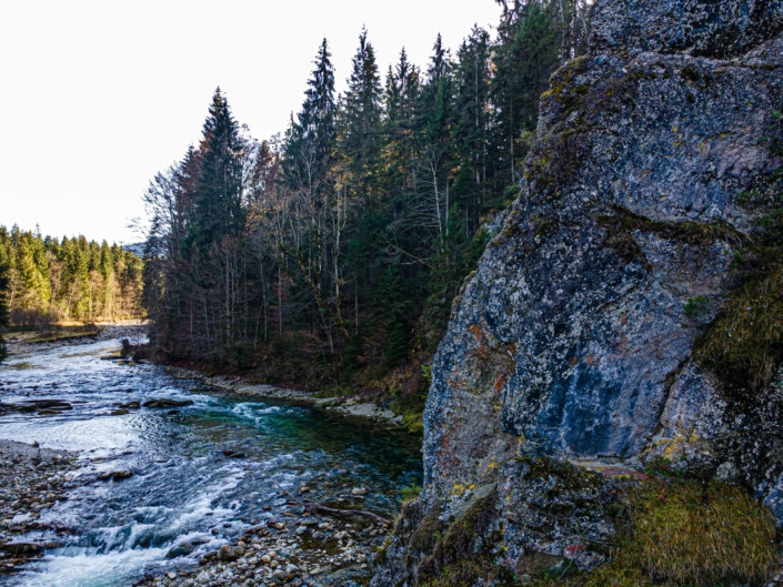 Exkursion Ammerschlucht Scheibum: Konglomeratfelsen am Ammerufer (Drohnenaufnahme)