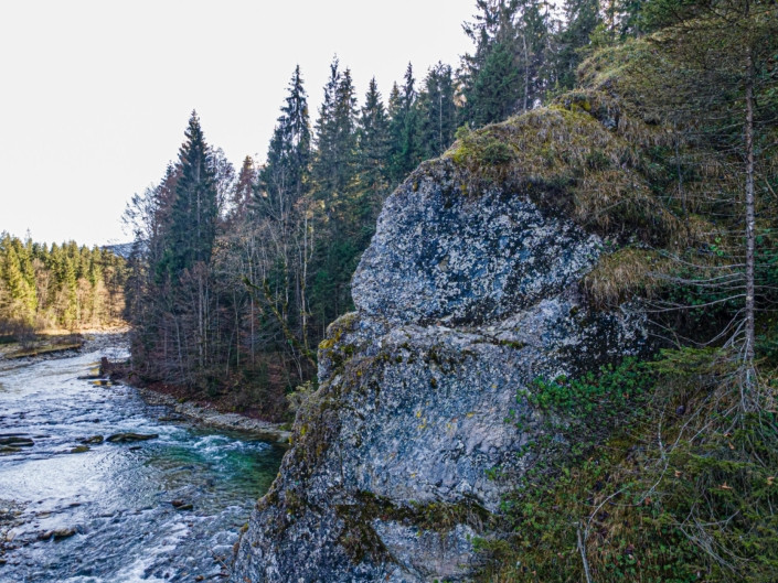 Exkursion Ammerschlucht Scheibum: Felsrippe über der Ammer (Drohnenaufnahme)