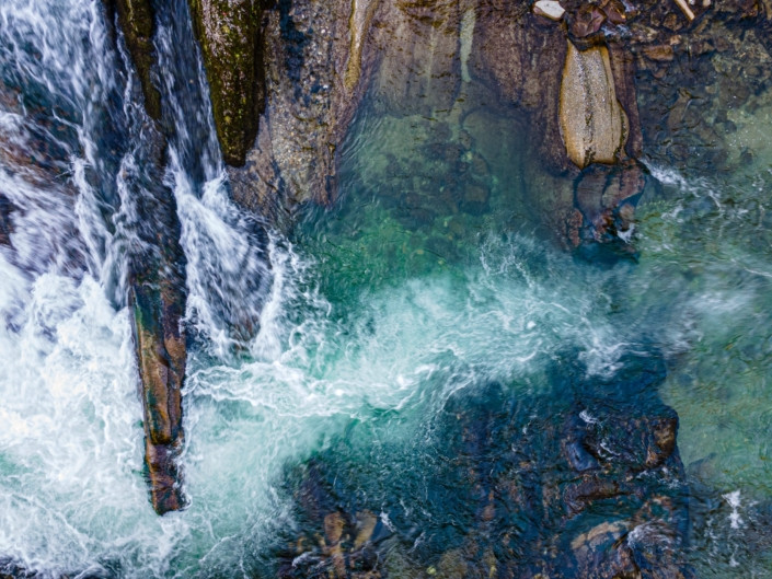Exkursion Ammerschlucht Scheibum: Wildwasser zwischen Schichtrippen (Drohnenaufnahme)