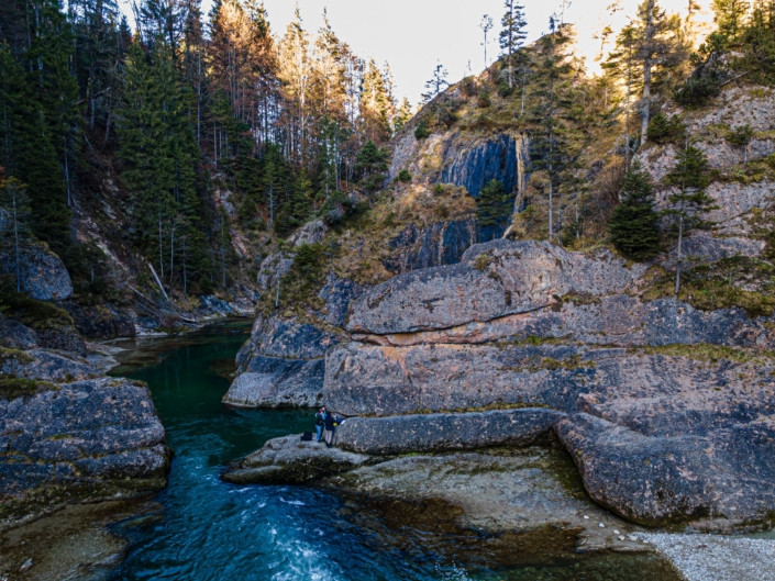 Exkursion Ammerschlucht Scheibum: Ammerschlucht im Herbstlicht (Drohnenaufnahme)